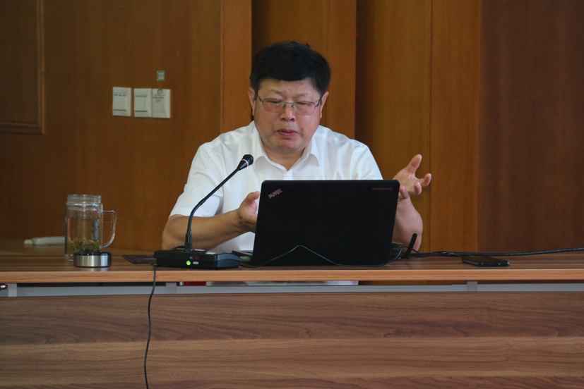 4-2 張友軍所長作黨課報(bào)告.JPG