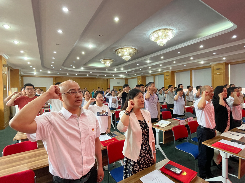 3 集體重溫入黨誓詞.jpg